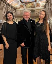 World Music - Roman Grinberg solo - featuring Hannah T. & Maria T.