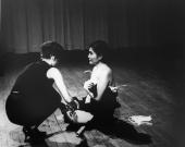 Yoko Ono Cut Piece, 1965 Performance in der Carnegie Recital Hall, New York  