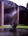 Das Museum Tinguely, direkt am Rhein errichtet vom Tessiner Architekten Mario Botta, beherbergt die größte Werksammlung von Jean