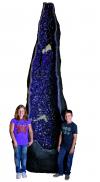  über 4 Meter hoher, 3.300 Kg schwerer riesiger Amethyst in schönster lila Farbe, im Jahr 2009 in Uruguay gefunden